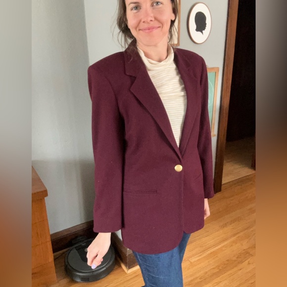 Sag Harbor Jackets & Blazers - Vintage 100% wool blazer, maroon.